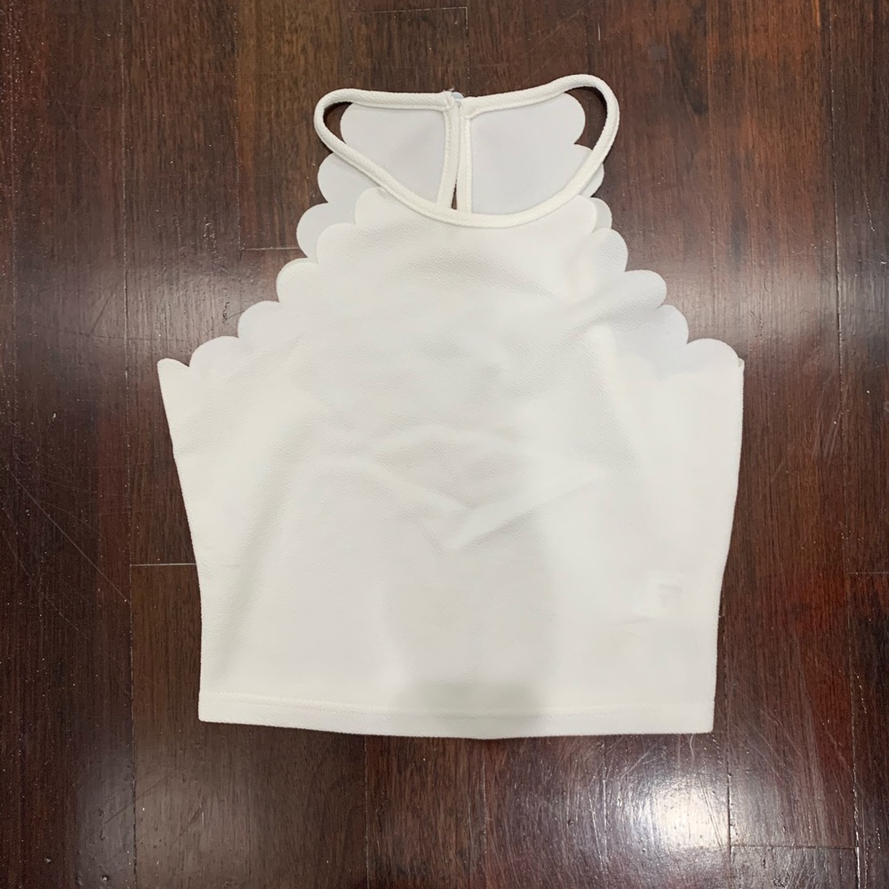White Scalloped Crop